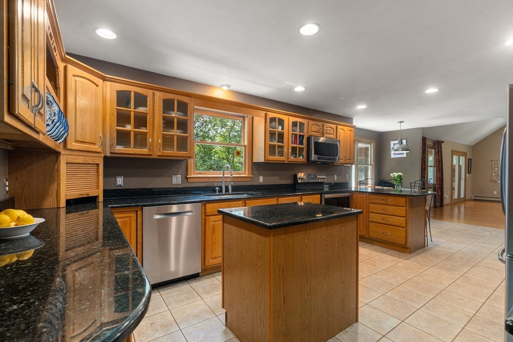 6 Nicholas Dr