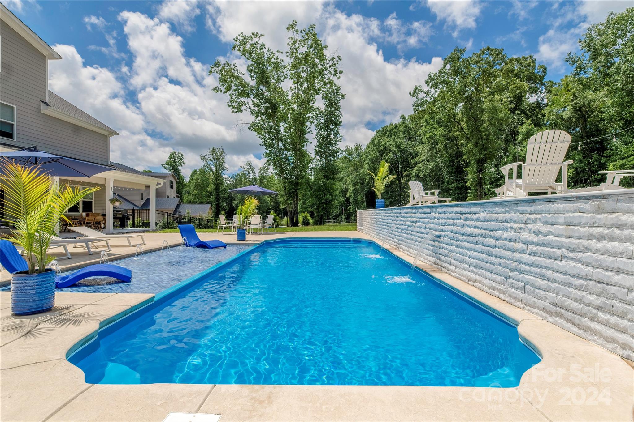 121 Leeward Shoals Lane
