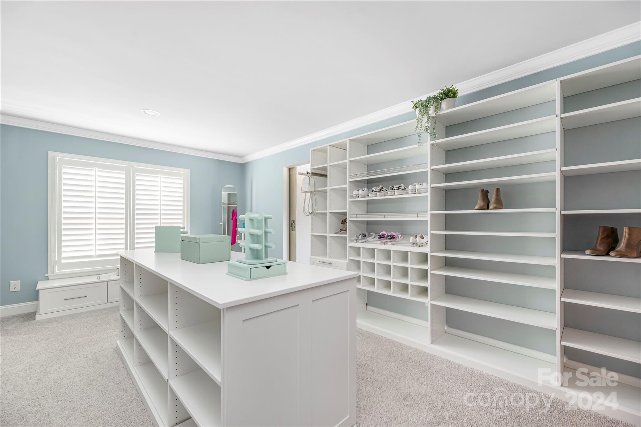 121 Leeward Shoals Lane