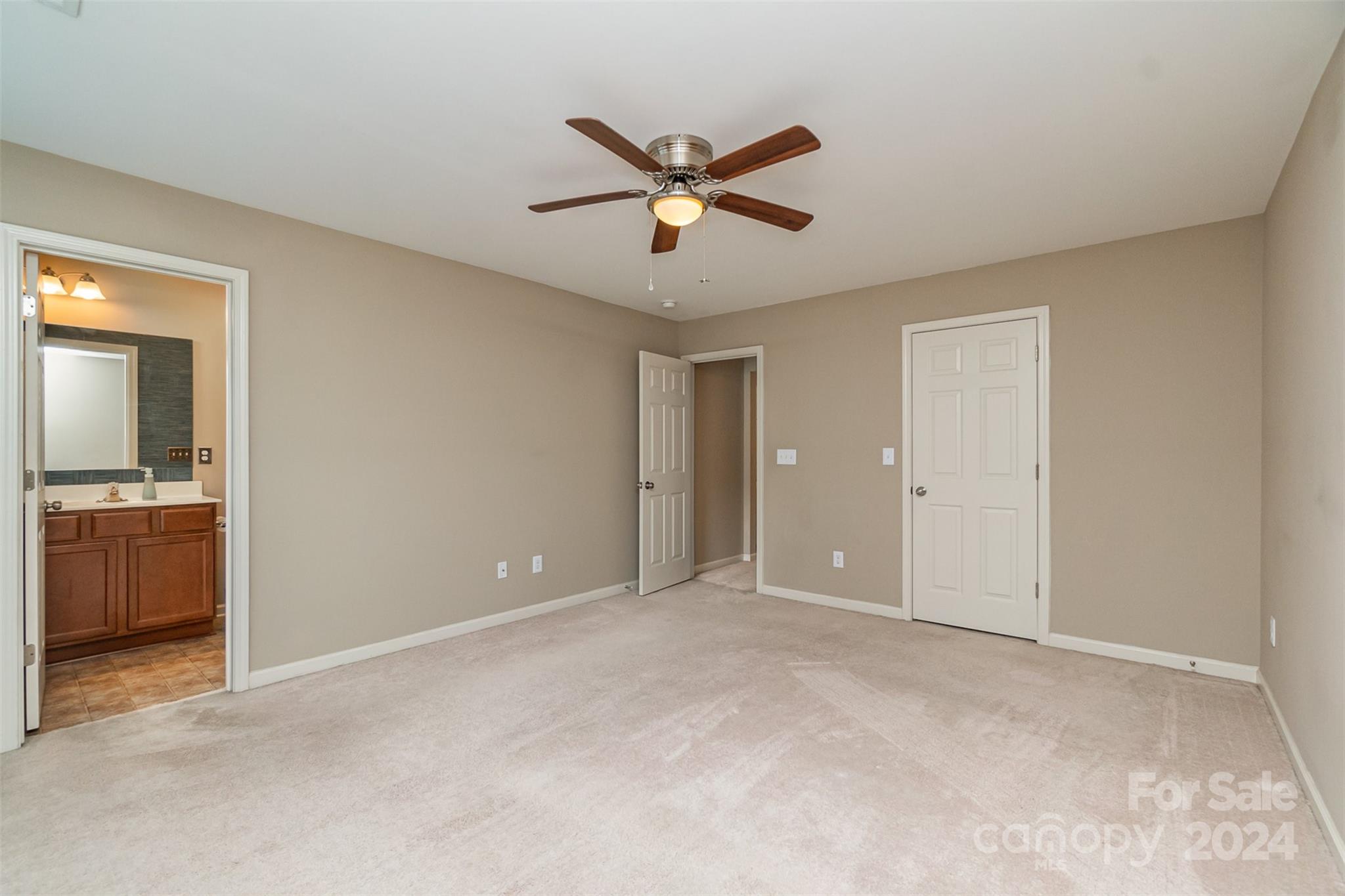 9102 Sharpes Circle