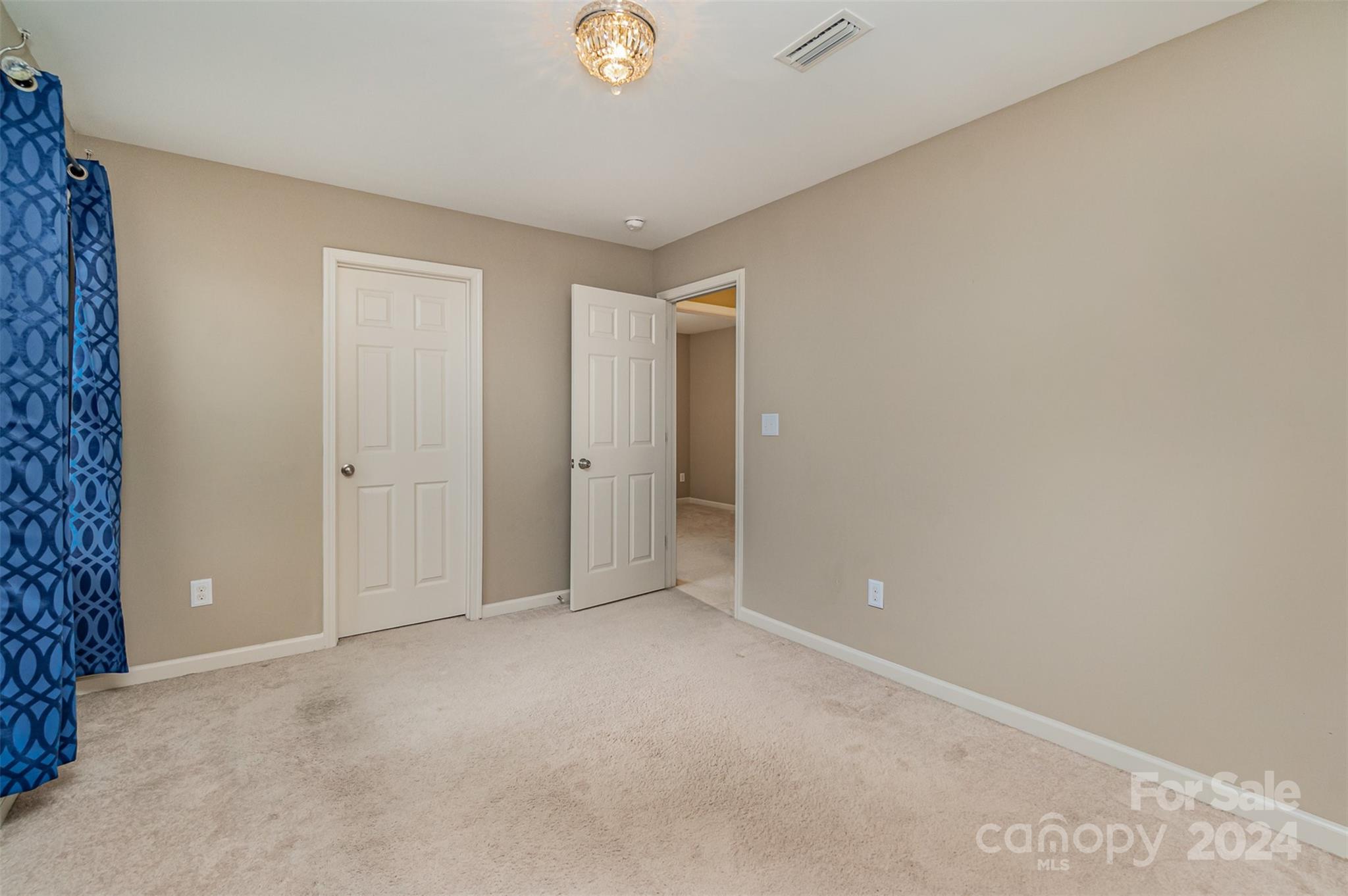 9102 Sharpes Circle