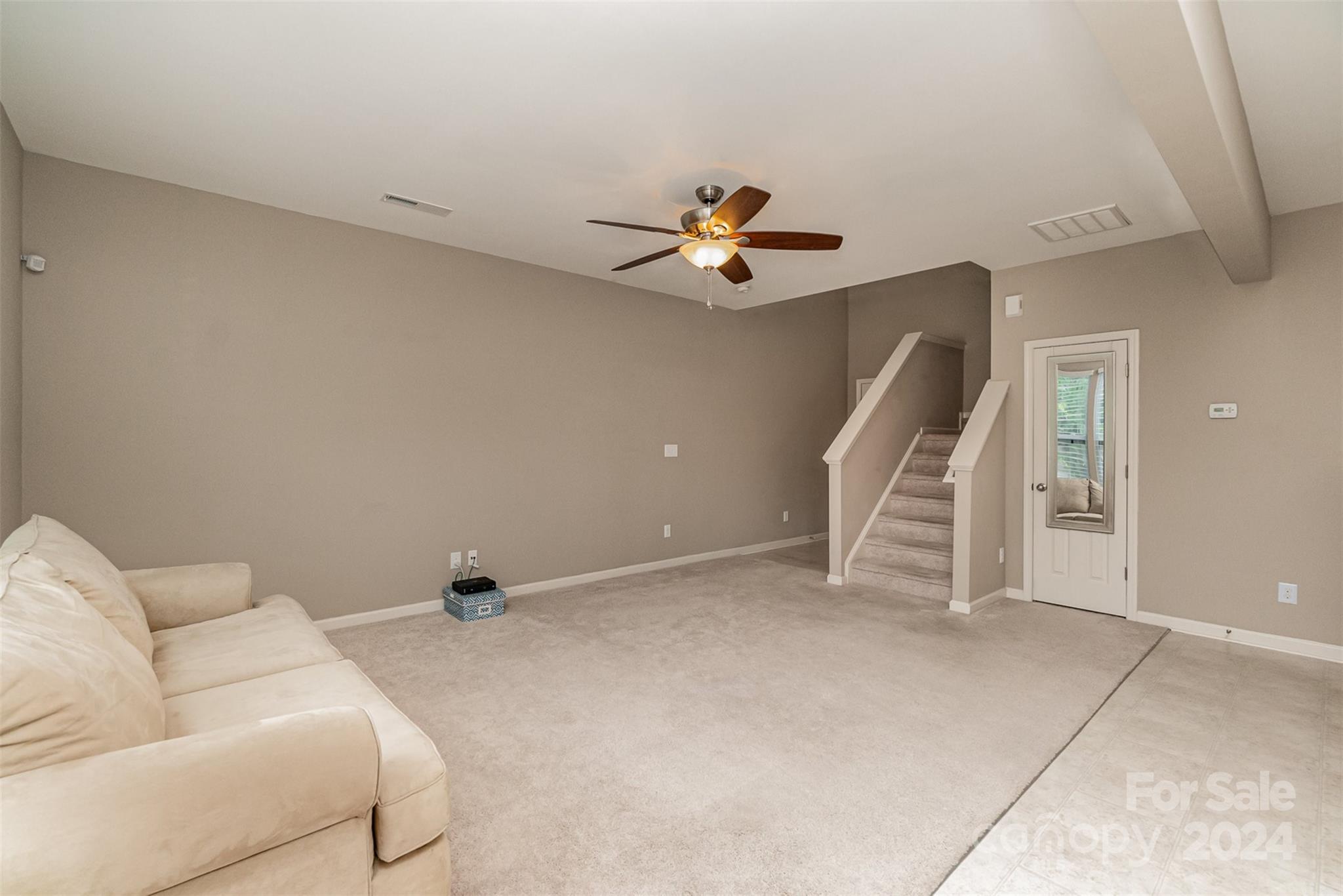 9102 Sharpes Circle
