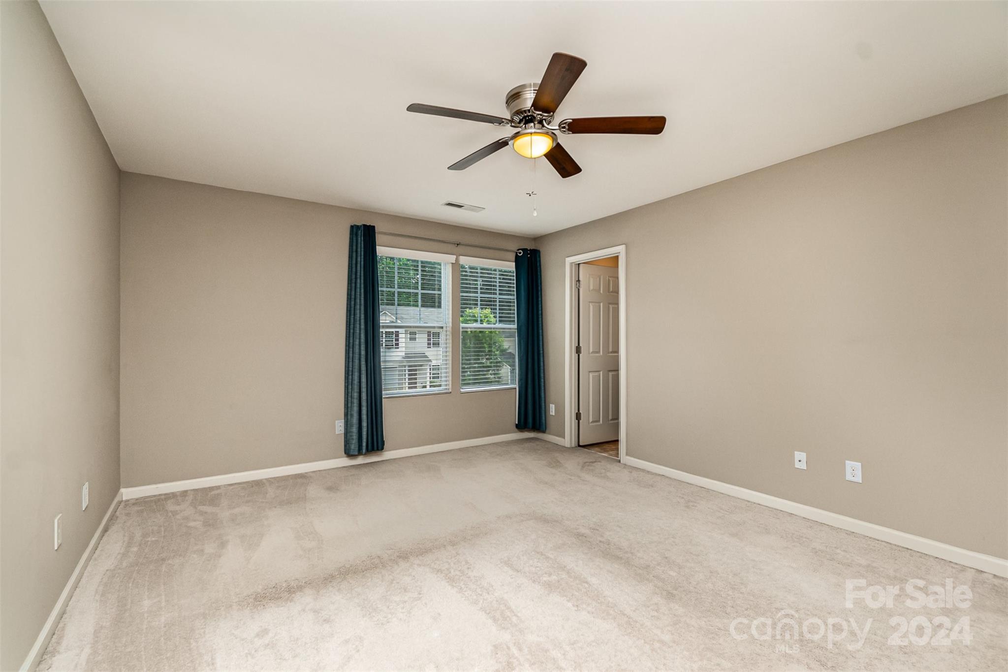 9102 Sharpes Circle