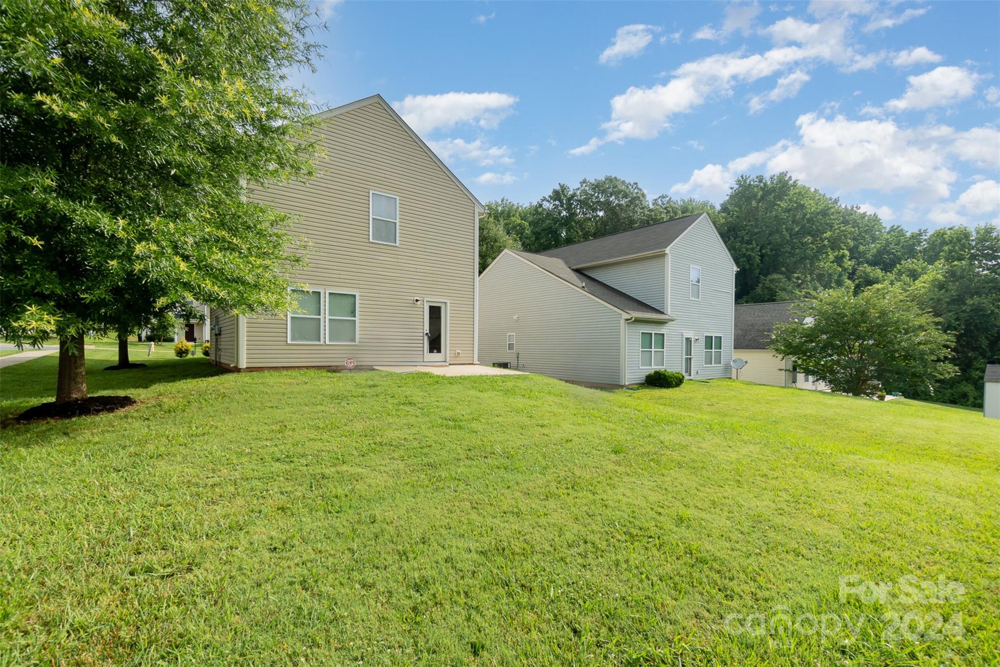 9102 Sharpes Circle
