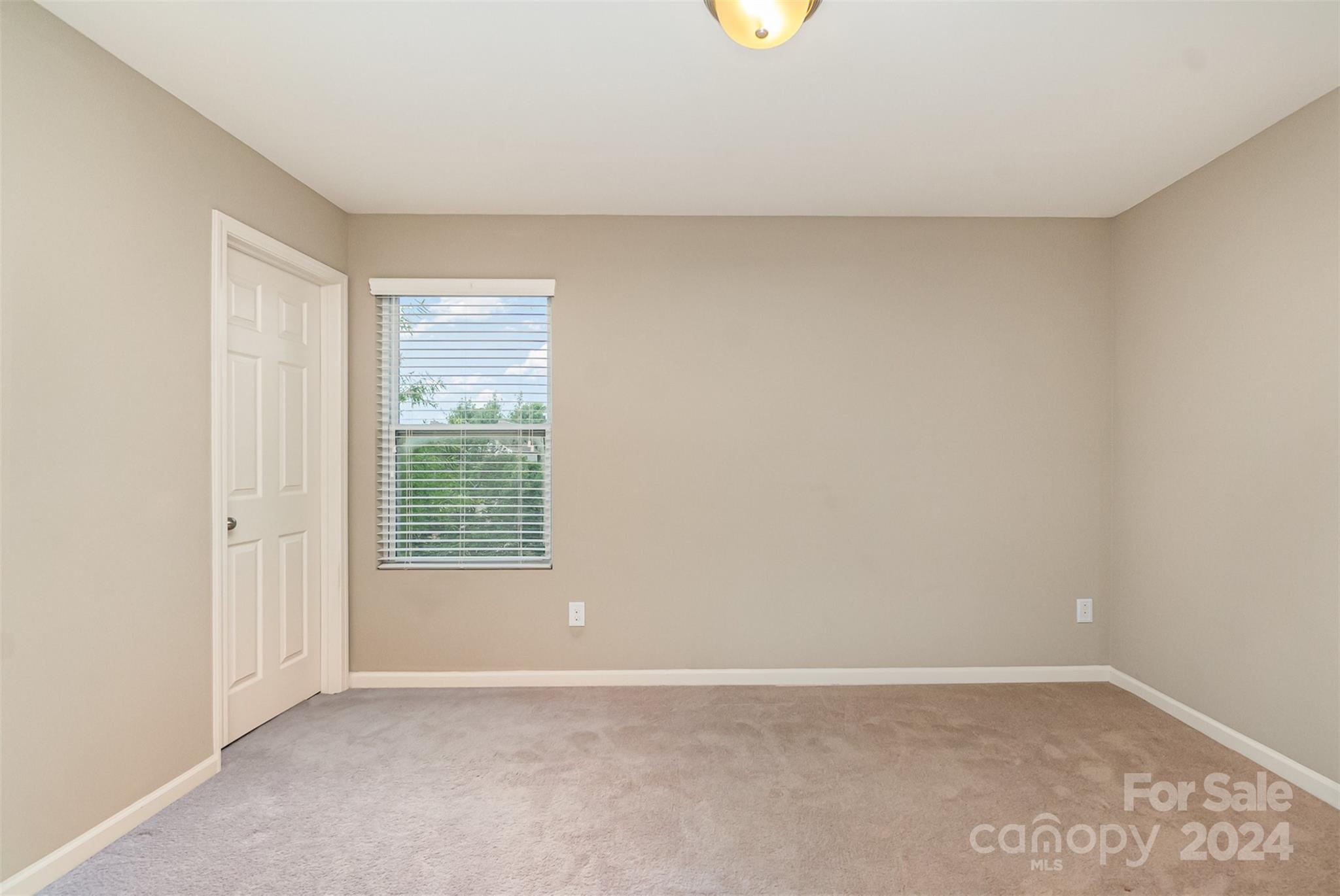 9102 Sharpes Circle