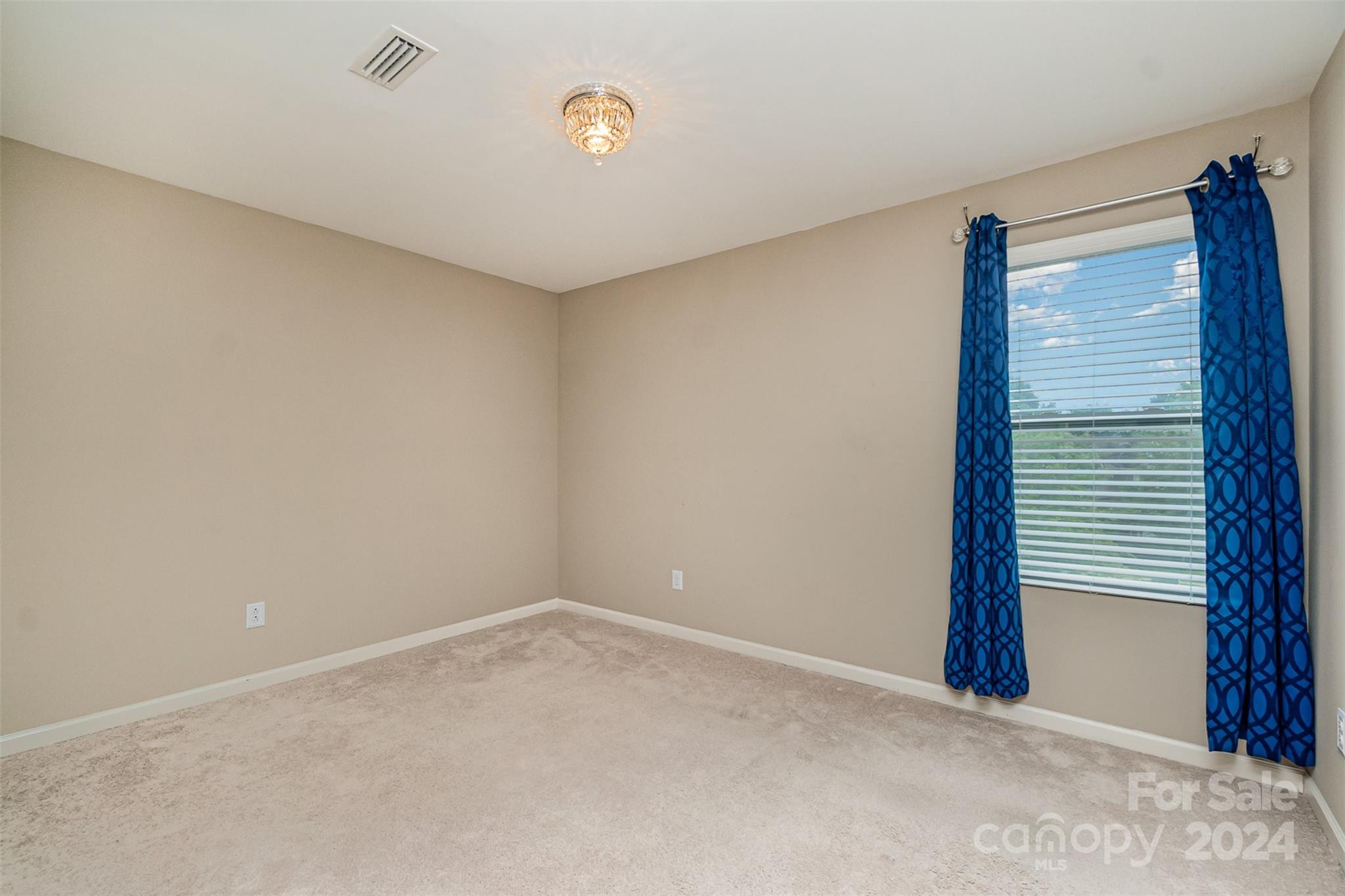 9102 Sharpes Circle