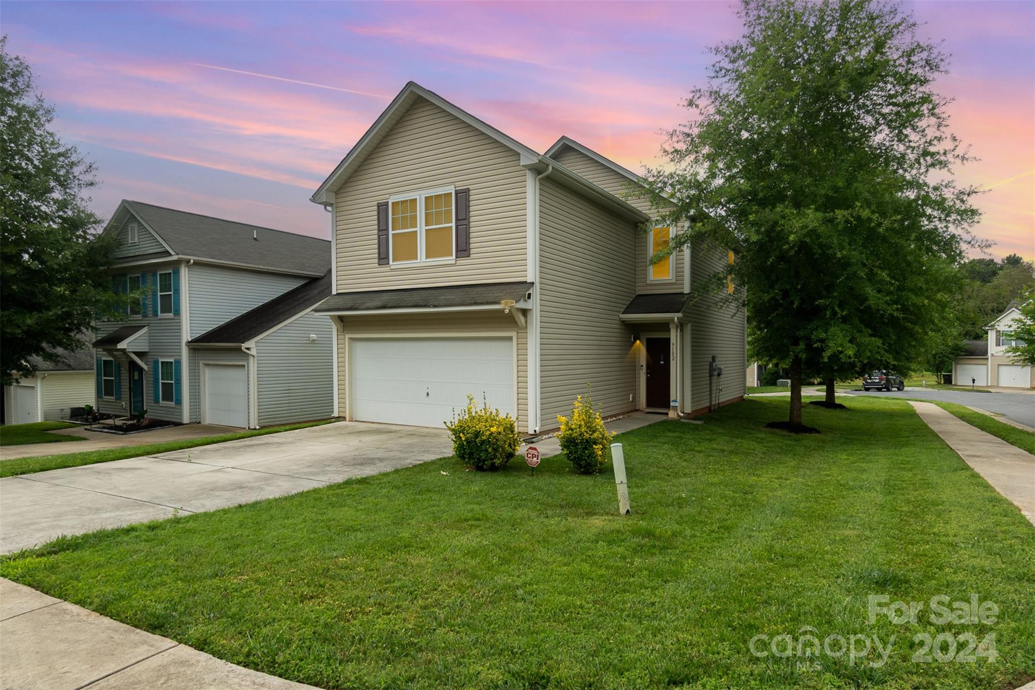 9102 Sharpes Circle