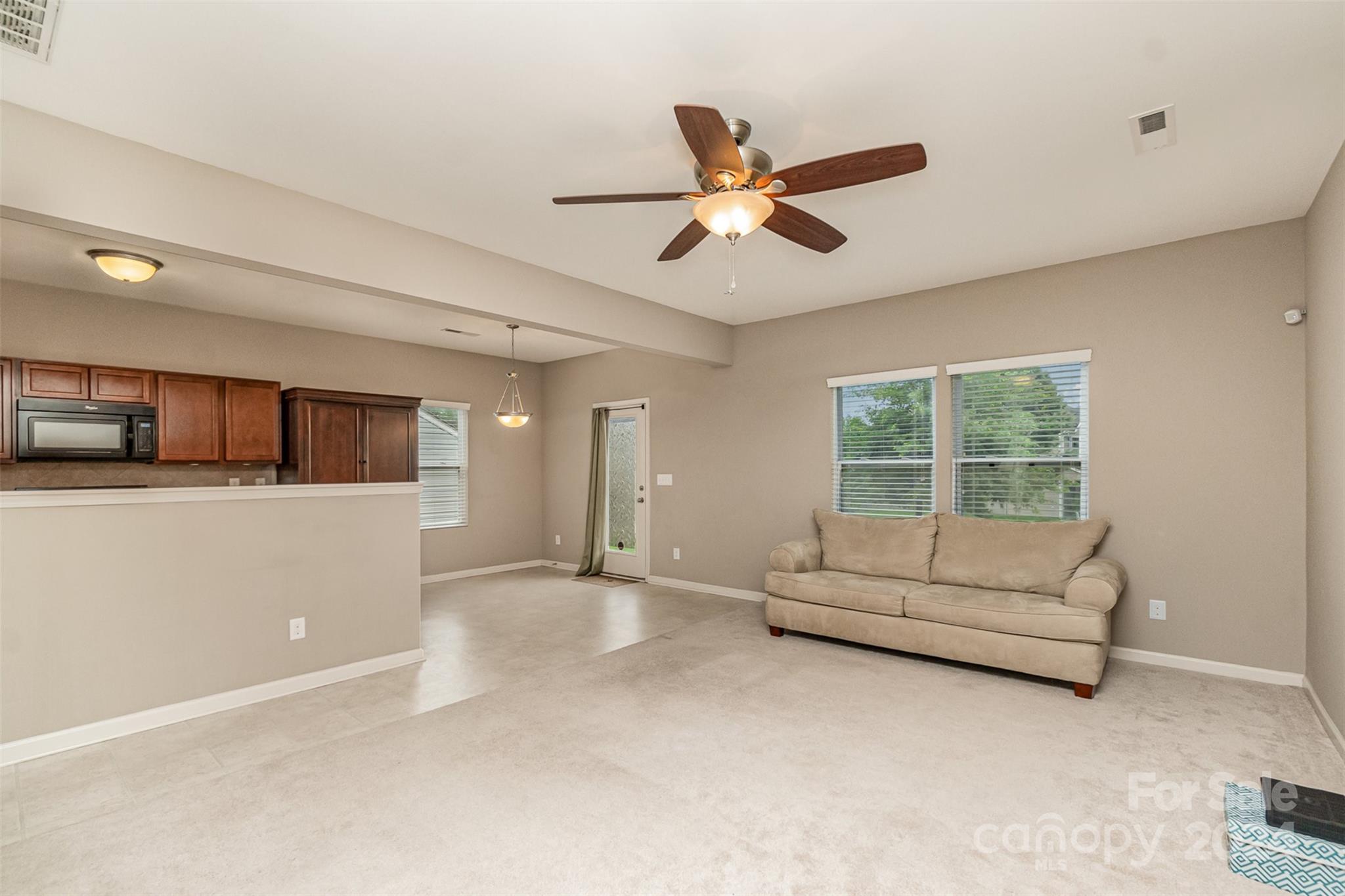 9102 Sharpes Circle