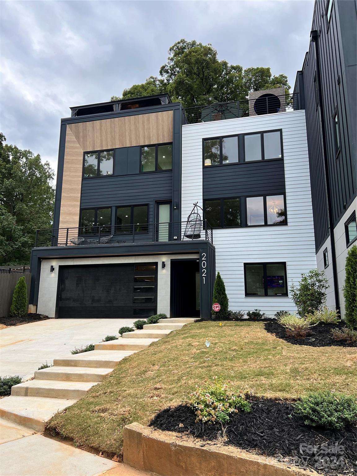 2021 Roslyn Avenue