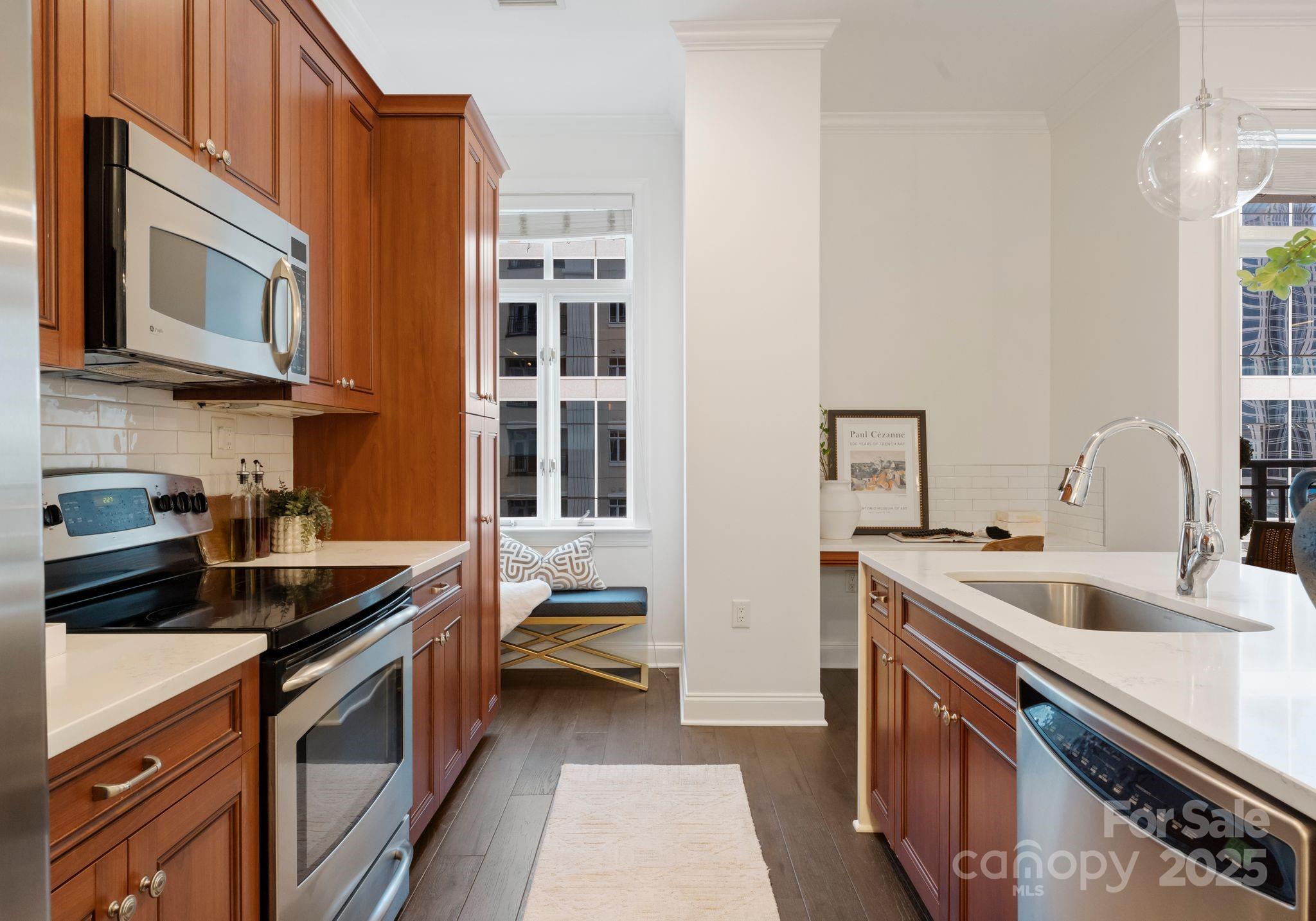 230 S Tryon Street Unit: 810