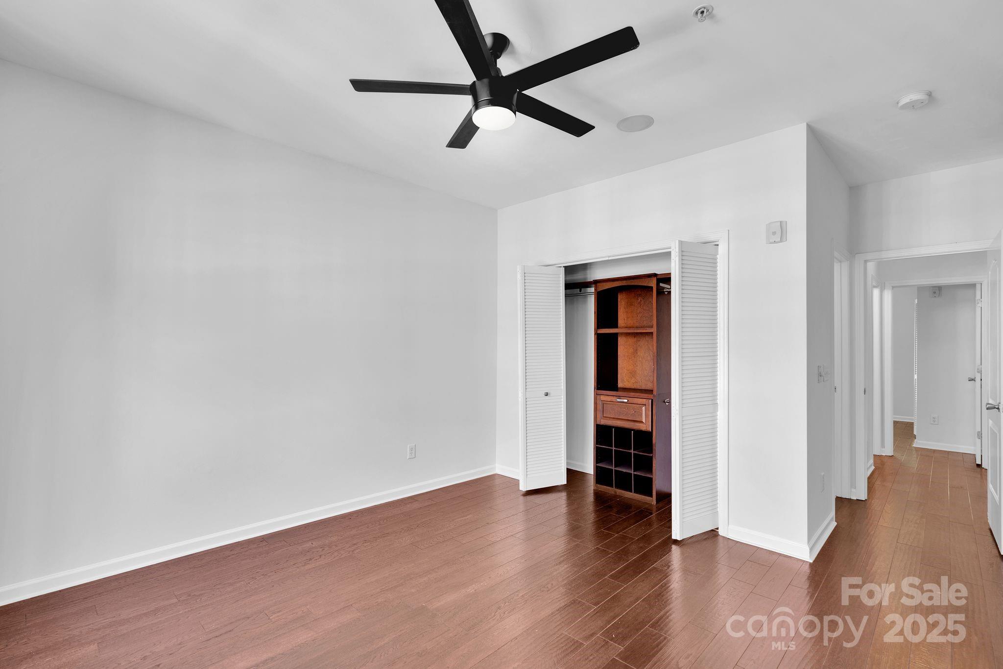 1525 Walnut View Drive