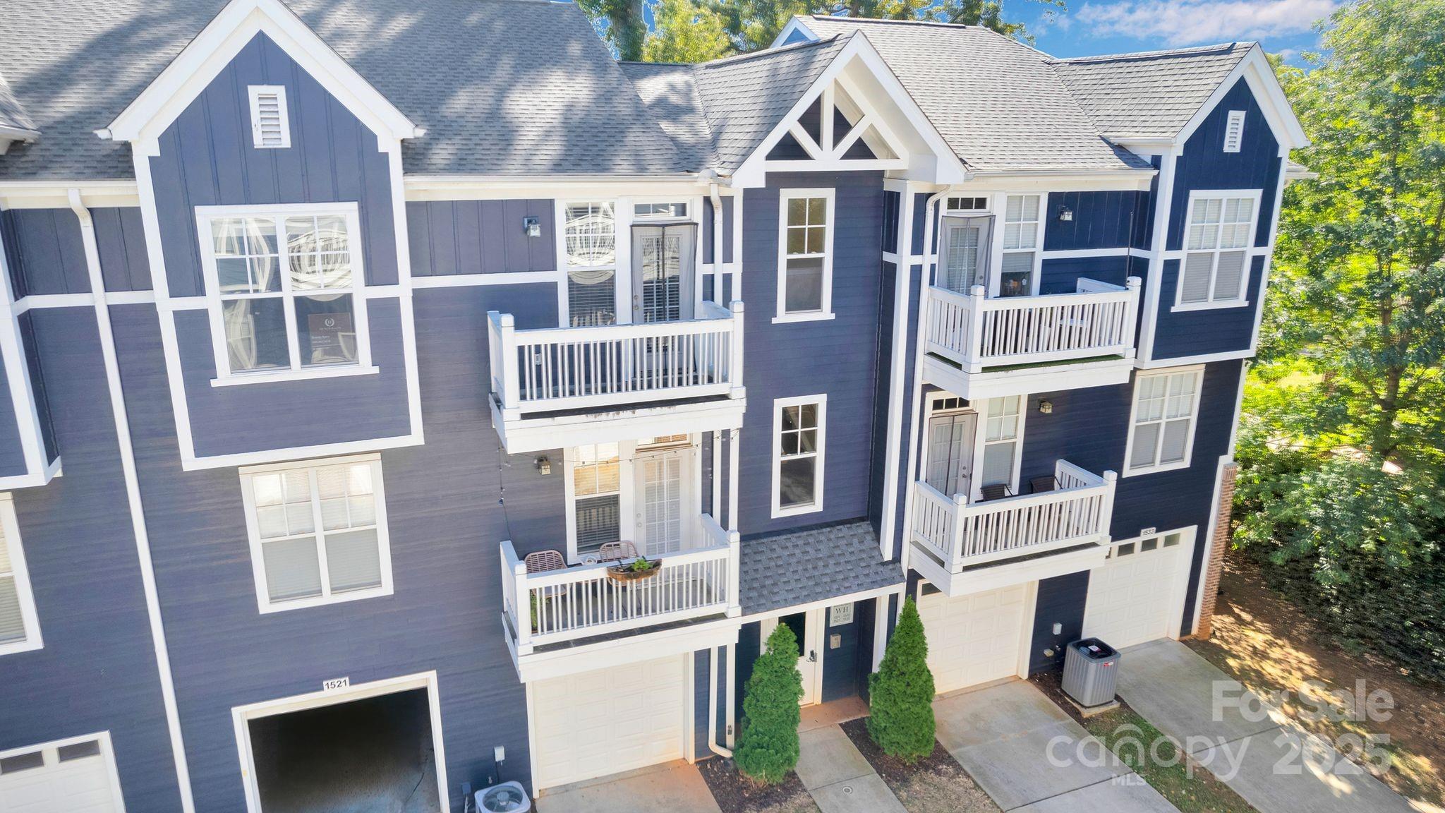 1525 Walnut View Drive