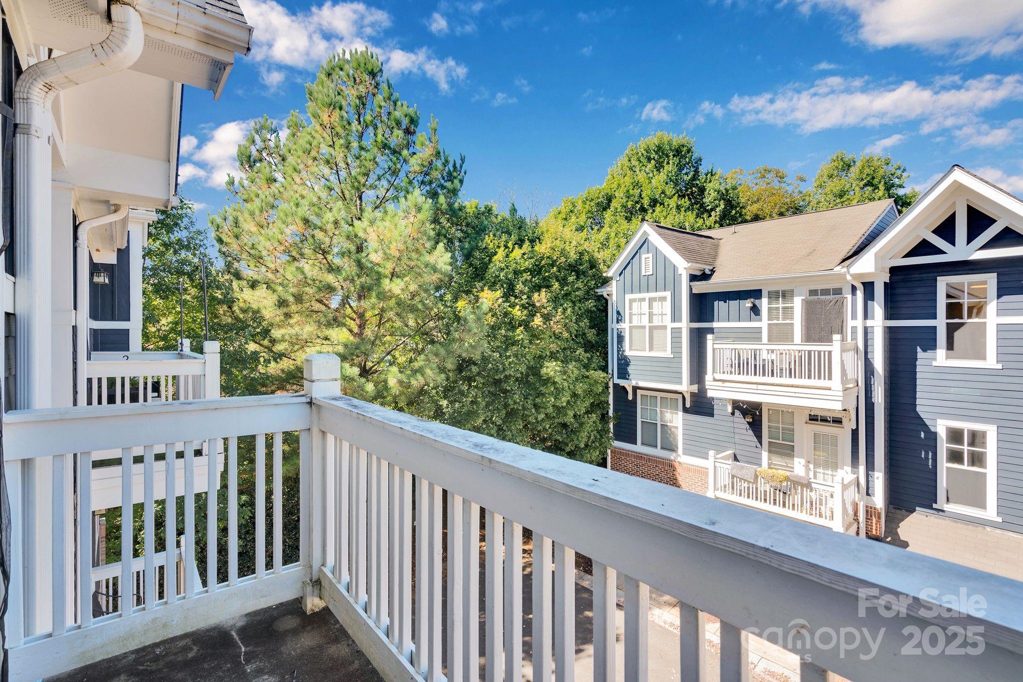 1525 Walnut View Drive