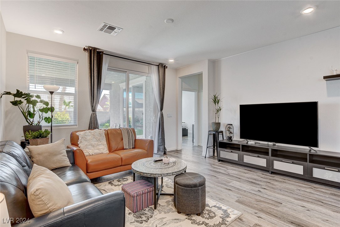 5960 Bruselas Street