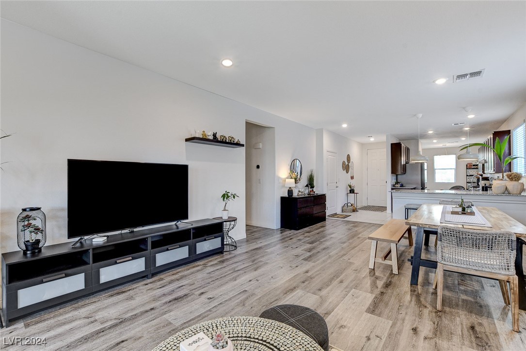 5960 Bruselas Street