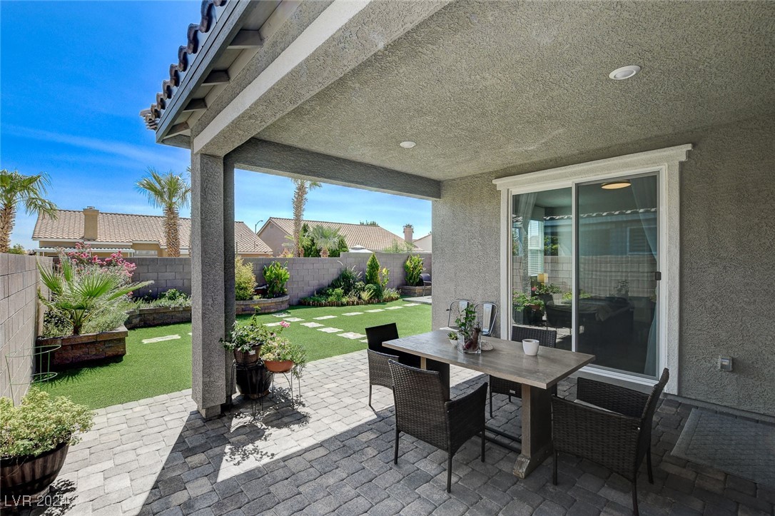 5960 Bruselas Street