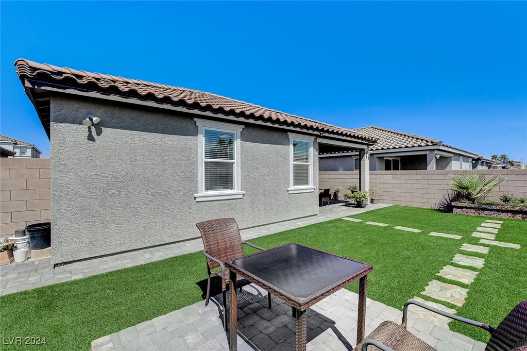 5960 Bruselas Street