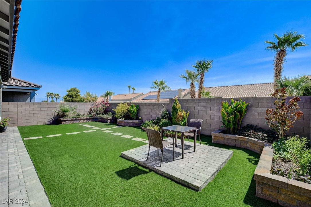 5960 Bruselas Street