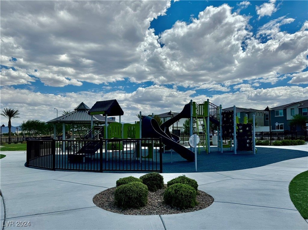 12185 Scarlet Ember Road 4