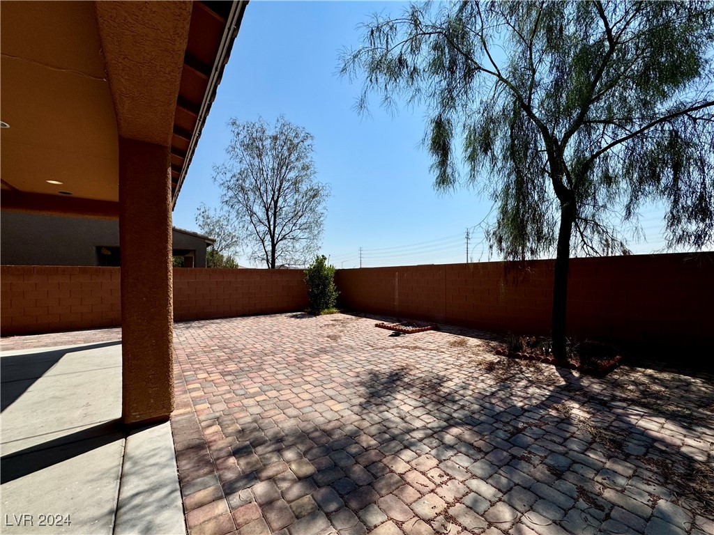8091 Poppy Leaf Avenue