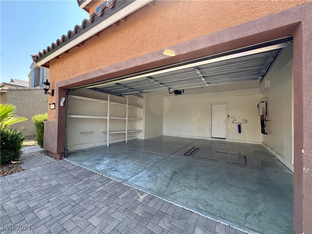 8091 Poppy Leaf Avenue