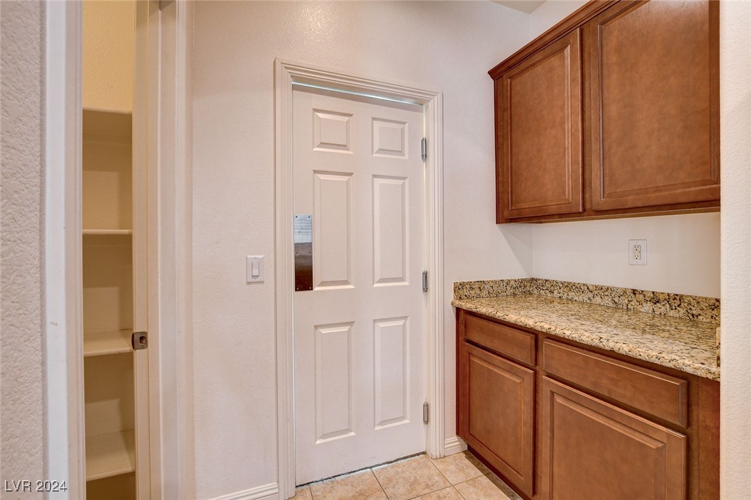 8333 Saddleback Ledge Avenue