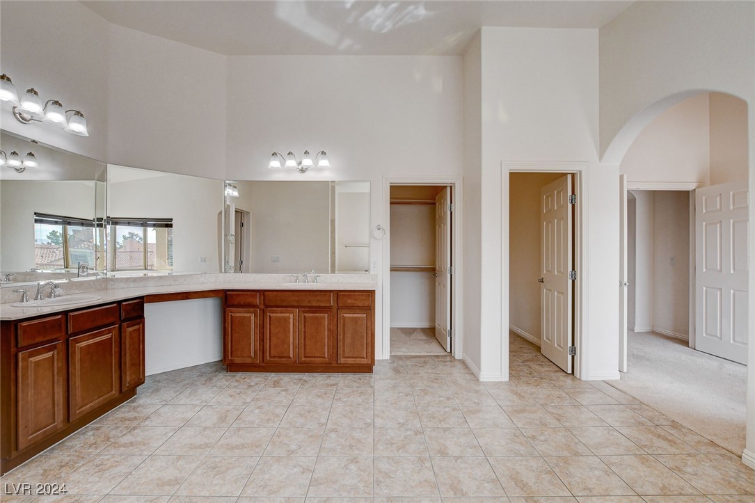 8333 Saddleback Ledge Avenue