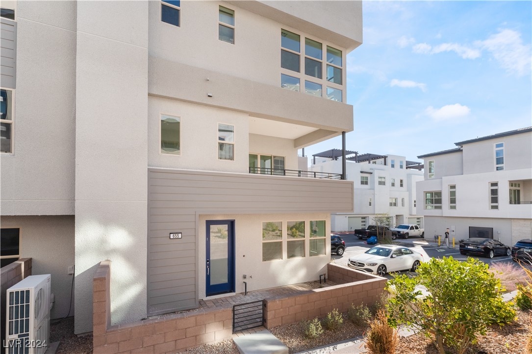 655 Spotted Falcon Street