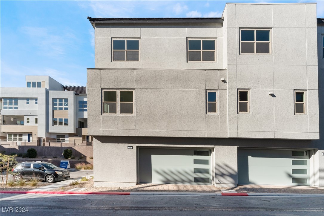 655 Spotted Falcon Street