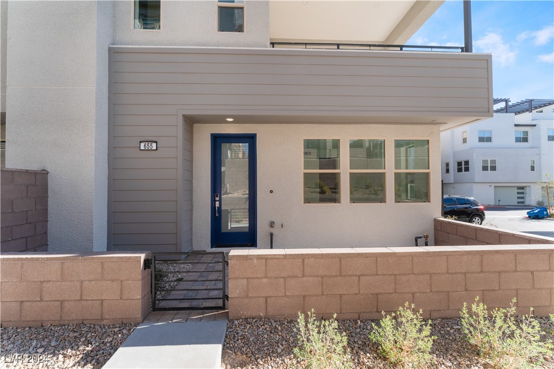 655 Spotted Falcon Street