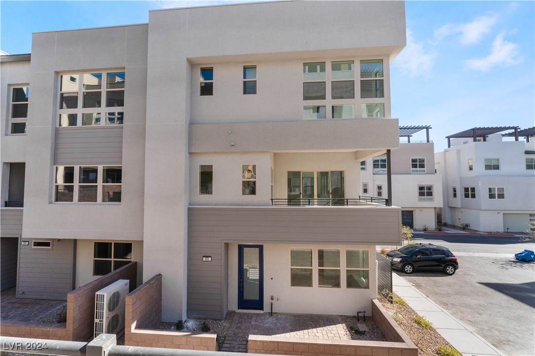 655 Spotted Falcon Street