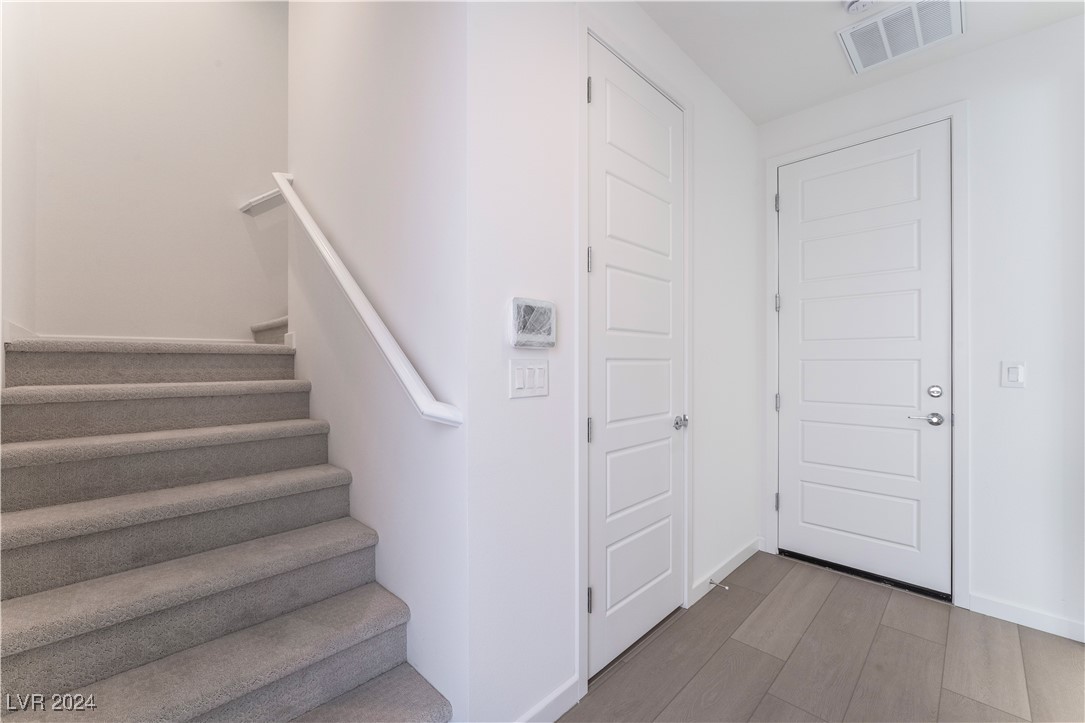 655 Spotted Falcon Street
