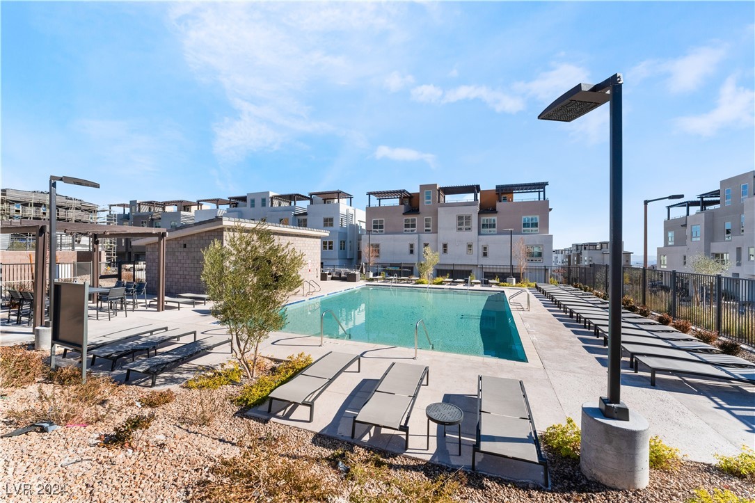 655 Spotted Falcon Street