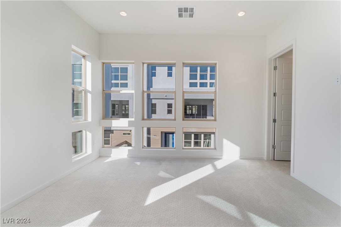 655 Spotted Falcon Street