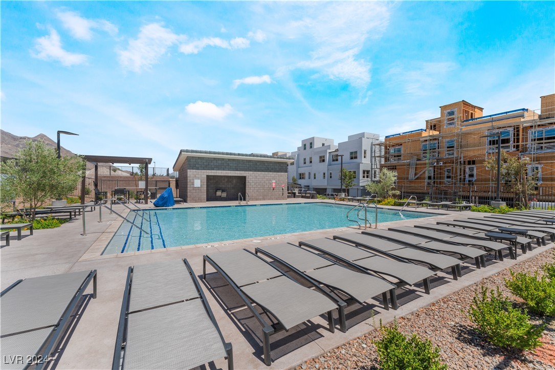 655 Spotted Falcon Street