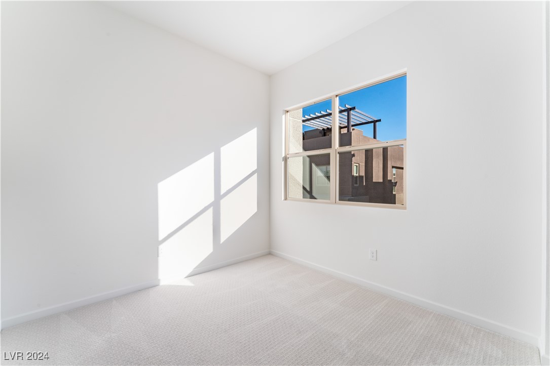 655 Spotted Falcon Street
