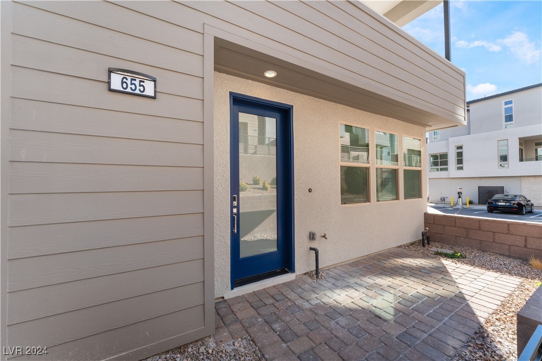 655 Spotted Falcon Street