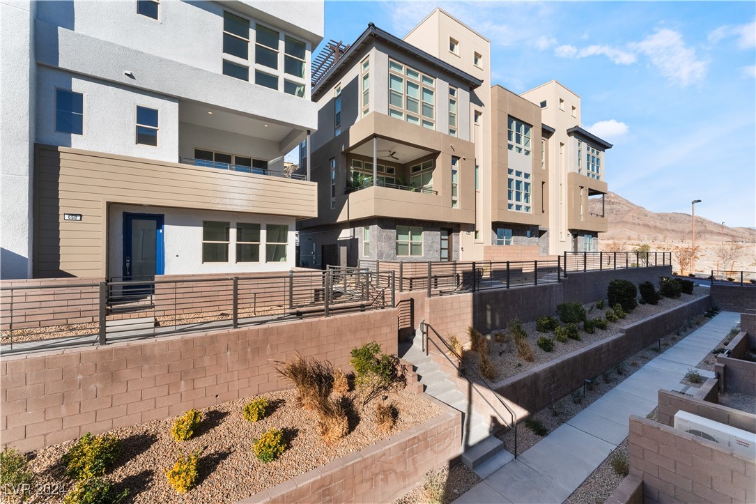 655 Spotted Falcon Street