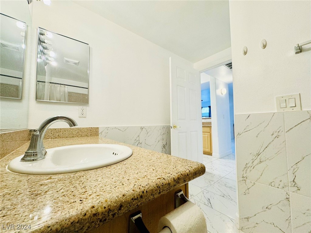 8000 West Badura Avenue 1077