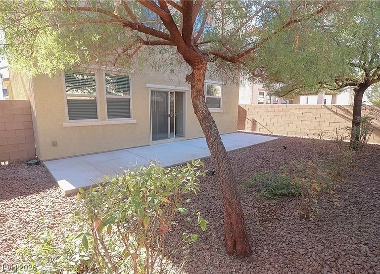 242 Botanic Gardens Drive