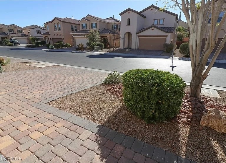 242 Botanic Gardens Drive