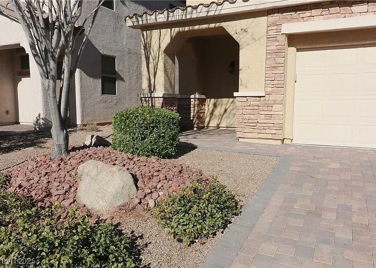 242 Botanic Gardens Drive