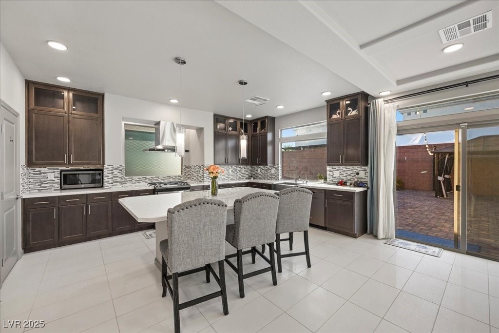 6618 Tangled Vines Avenue