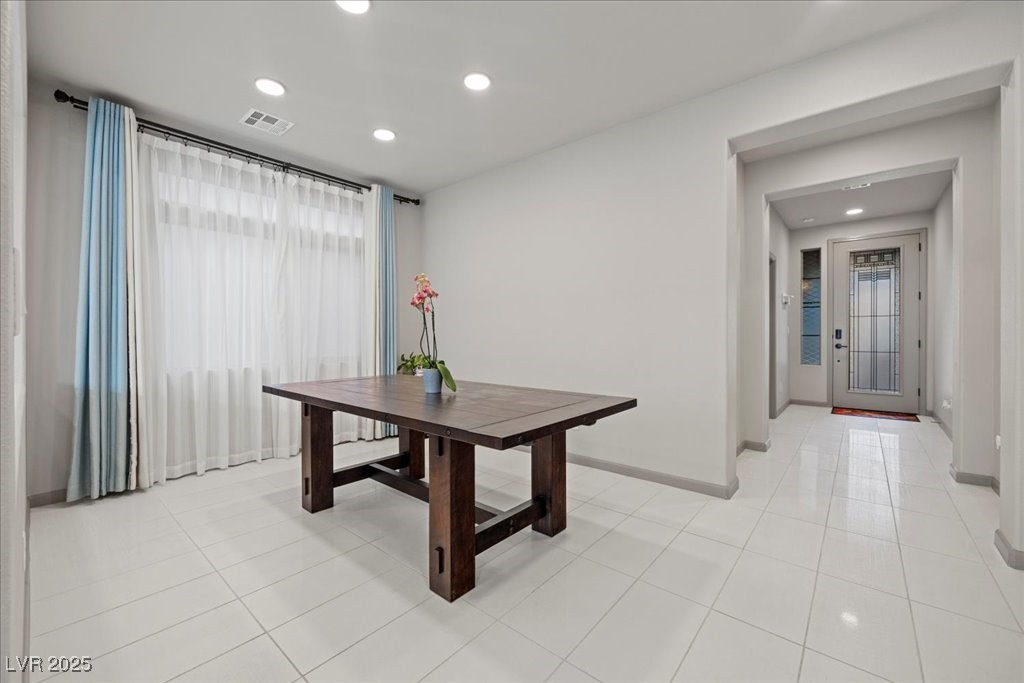 6618 Tangled Vines Avenue