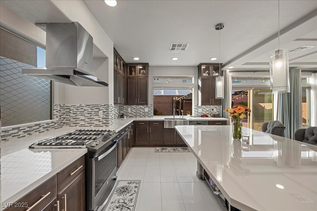 6618 Tangled Vines Avenue