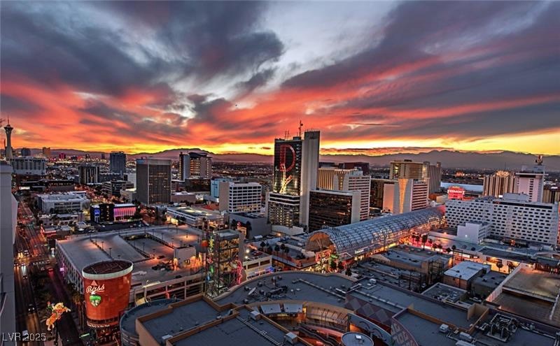 150 Las Vegas Boulevard 818