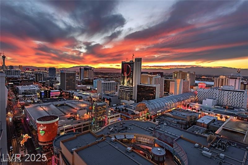 150 Las Vegas Boulevard 818