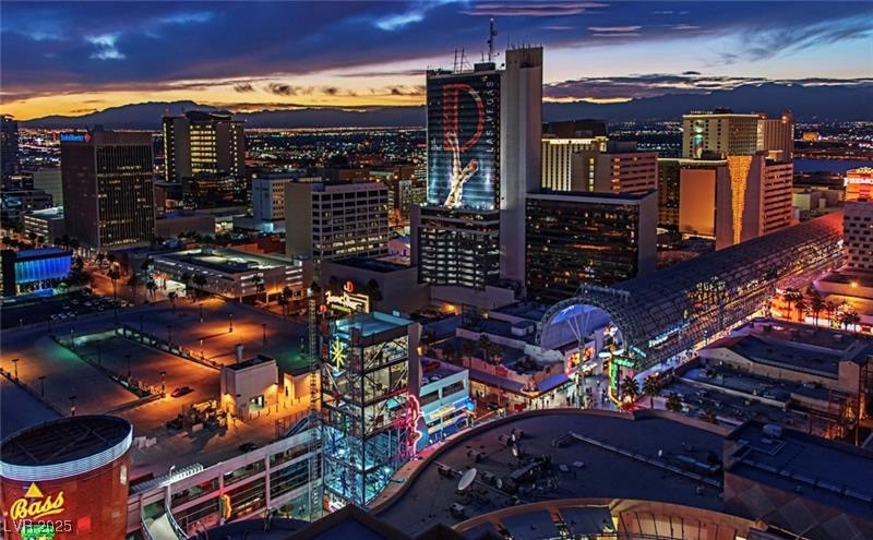 150 Las Vegas Boulevard 818