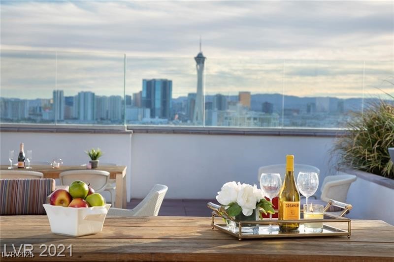150 Las Vegas Boulevard 818