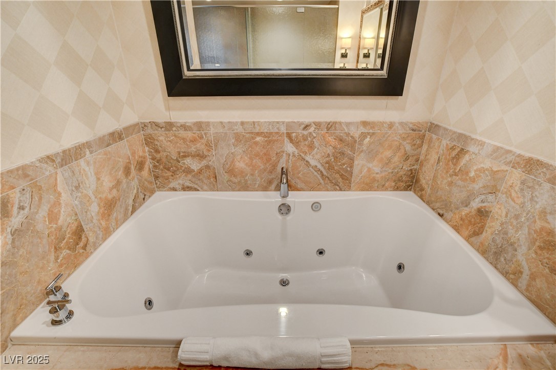 2000 North Fashion Show Drive 3316